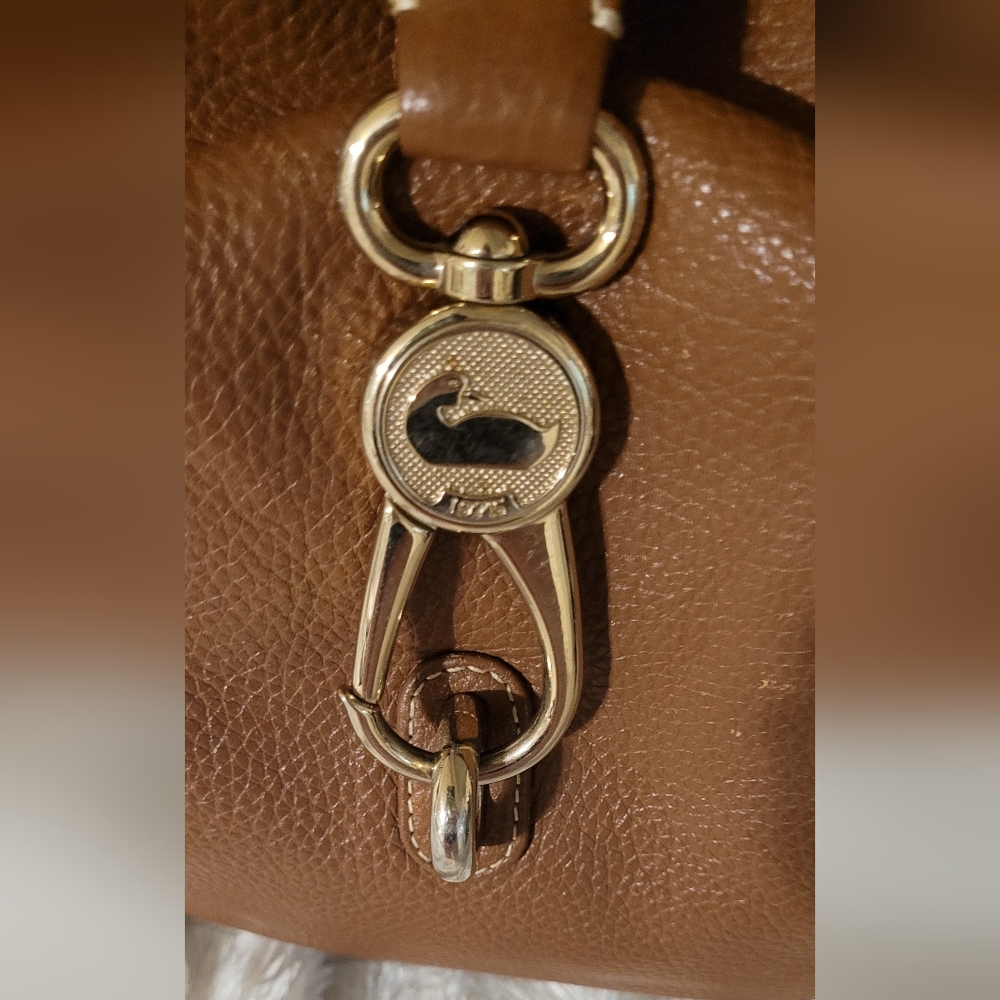 Dooney & Bourke  Large Tan Pebbled Leather Shoulder Bag with Gold Hardware - Picture 3 of 14